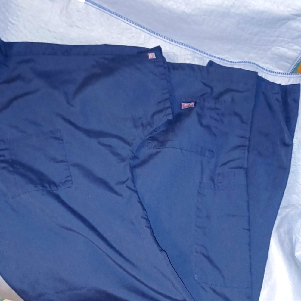 2 P. Men's or Woman Scrubs